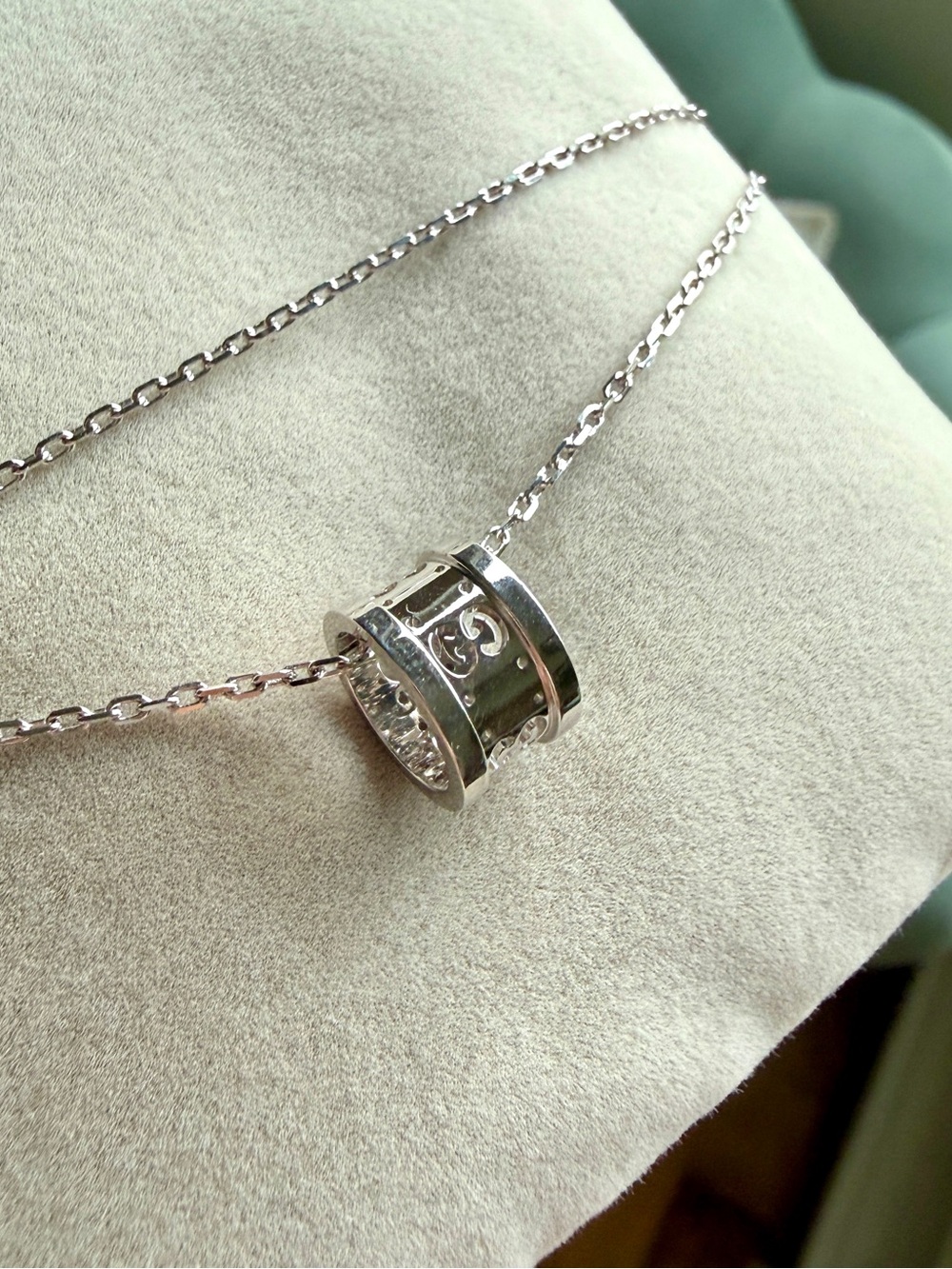 Gucci Icon Silver Pendant Necklace - Picture 3 of 9